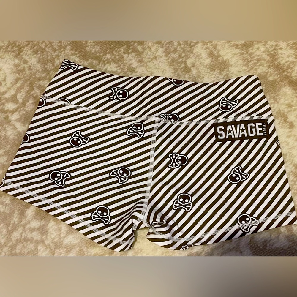NWOT Savage Barbell booty shorts